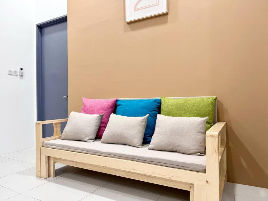 Apartment The Podium-3r2b-free 2 Parking-12 Pax-d323 Kuching
