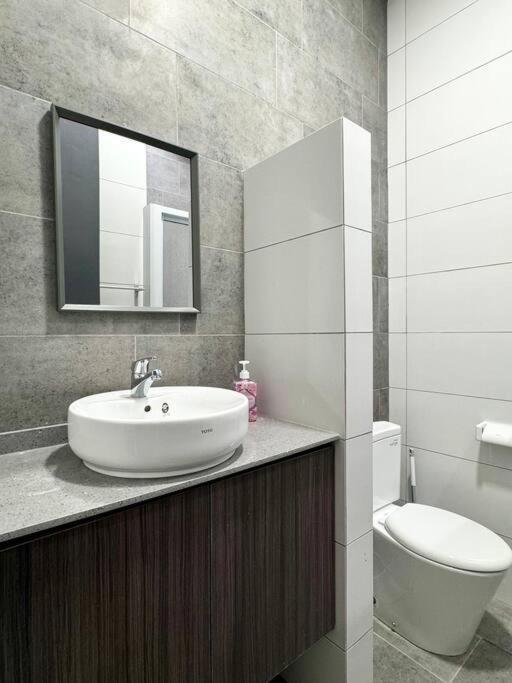 The Podium-3r2b-free 2 Parking-12 Pax-d323 Apartment *