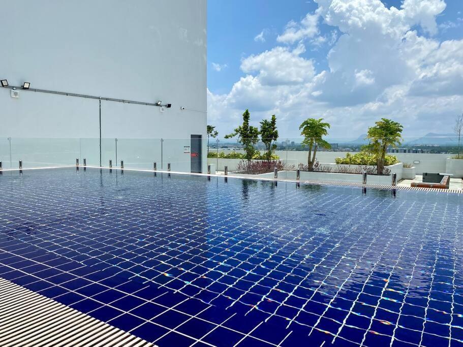The Podium-3r2b-free 2 Parking-12 Pax-d323 Apartment *